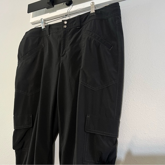 Athleta Black Capri Mid Rise Dipper Cargo Adjustable Pants size 12T Women’s - Picture 1 of 7